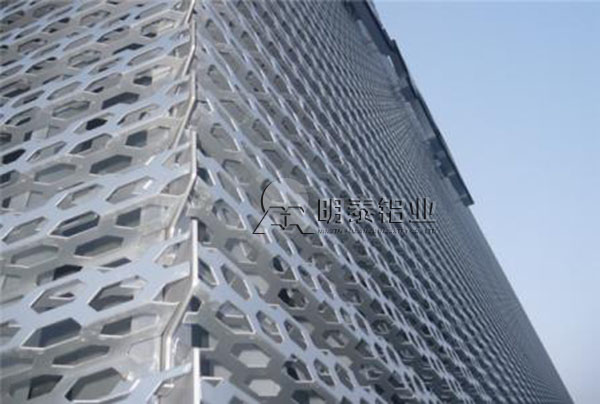 3104铝板卷在建筑行业的应用，厂家直供价格多少？